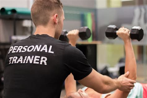 gyms with free personal trainers